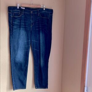 EUC Gap 1969 Sexy Boyfriend Jeans 34r